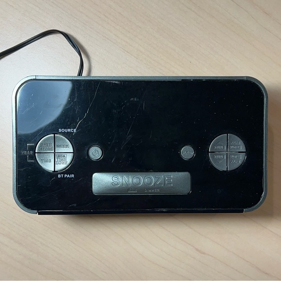 Emerson SmartSet Alarm Clock Radio with Bluetooth Speaker, USB Charging Port - Picture 6 of 16